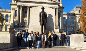 Dieterich 5th Grade Springfield Trip Gallery 9 group