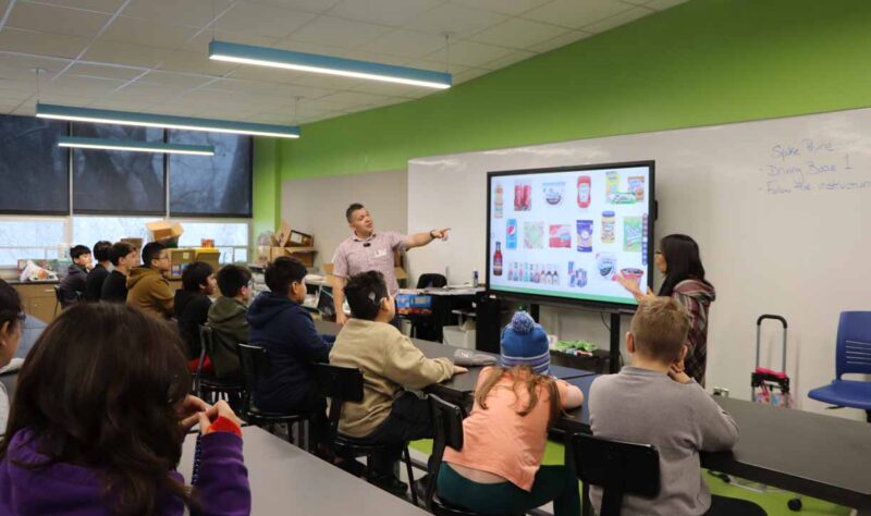 A food scientist presented to 5th grade students.